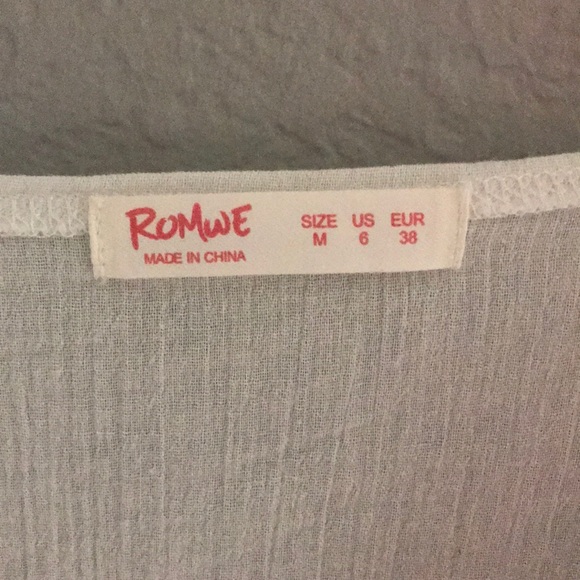 White top - Picture 2 of 5